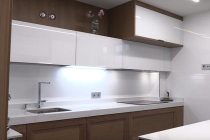 cocina cristal blanco brillo y madera cocina cristal blanco brillo y madera